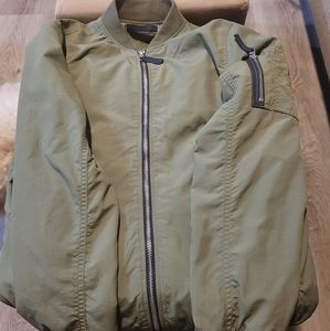 H&M Light weight bomber jacket in khaki green. Suze 13/14 Boys Youth